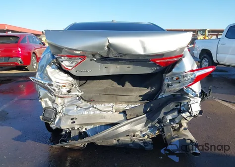 2015 Toyota Camry Xle V6 z USA, uszkodzony, nr VIN 4T1BK1FK1FU567543